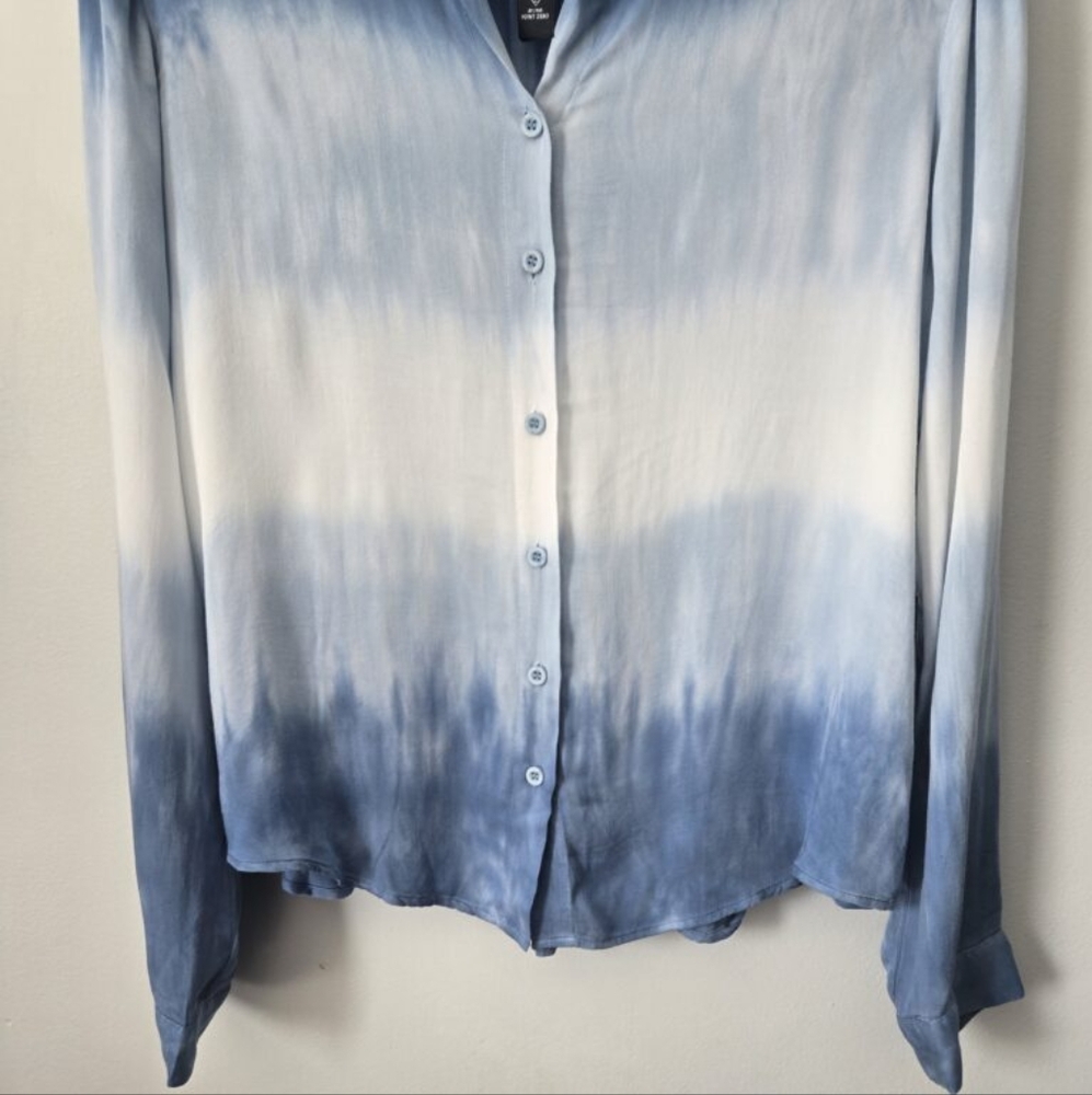 New MOTION By POINT ZERO Blue Tie-Dye Rayon Top - Picture 3 of 10